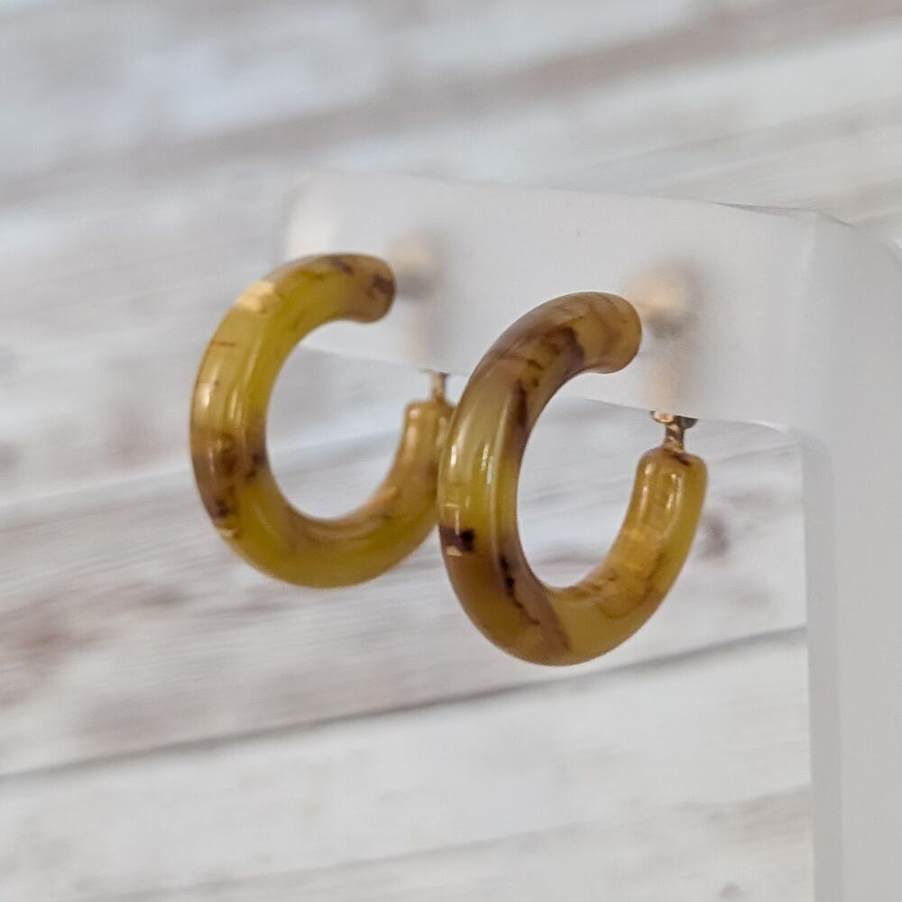 Vintage Clip On Earrings 1" Unusual Tan & Brown Hoops
